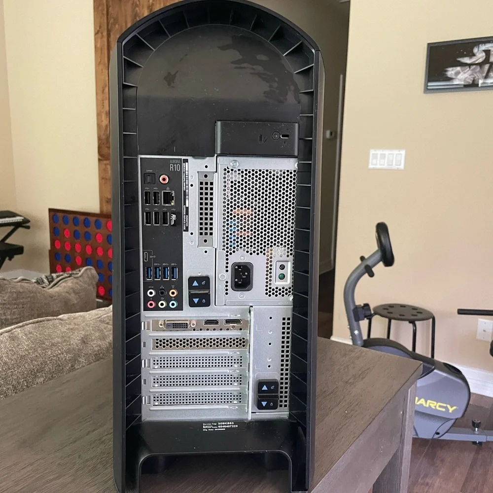 Alienware Aurora R10 GAMING PC - Picture 3 of 8